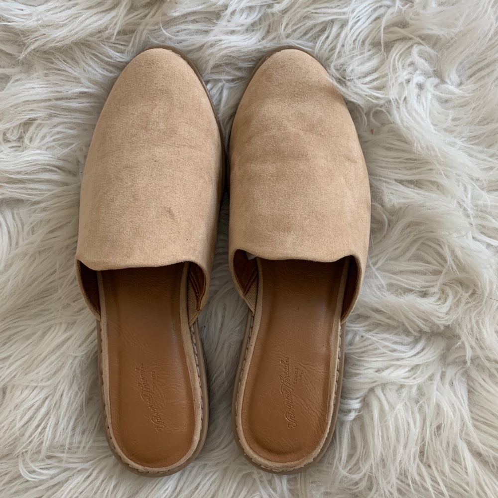 Beige mules